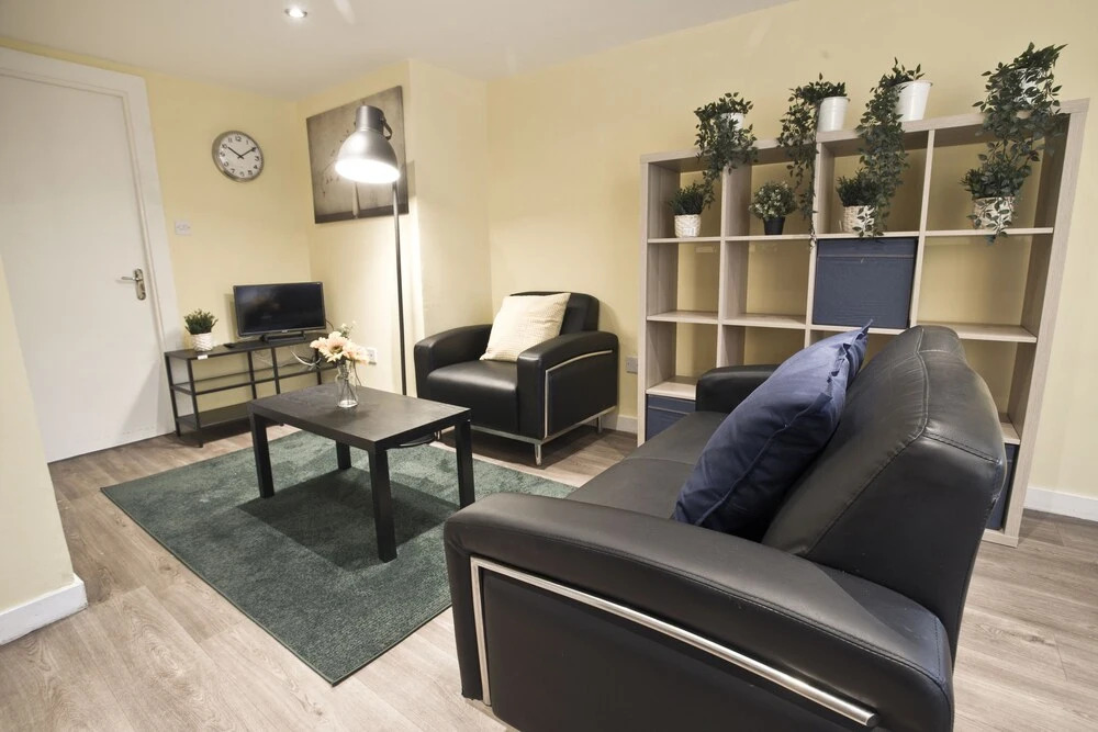 Short Stay Bristol - Church Apartment