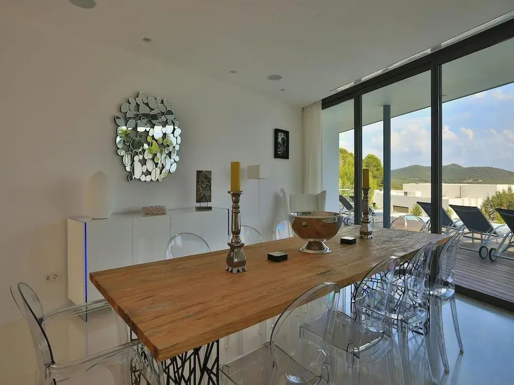 Modern Holiday Home With Vast Terracing