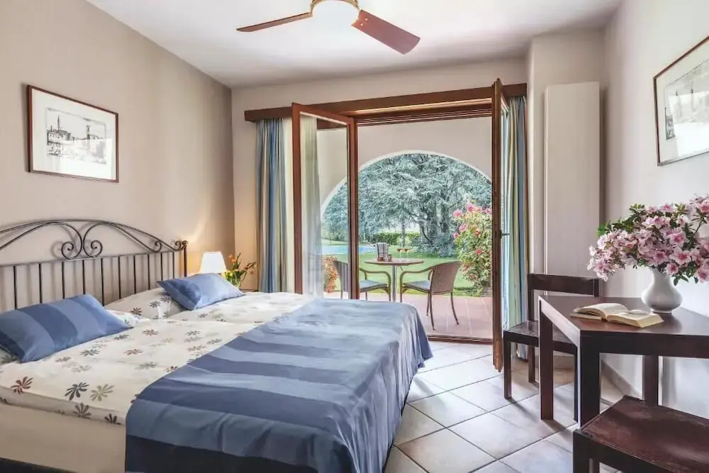 Hotel Garni Elena, Pool & Garden