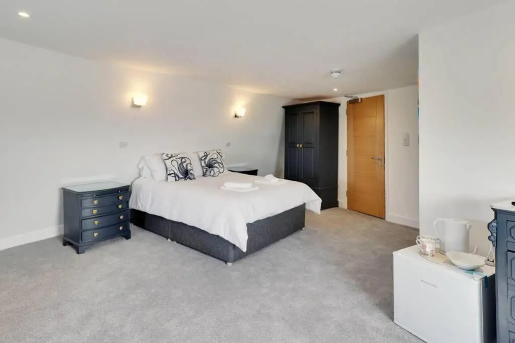 Master accommodation suite 7 sea view