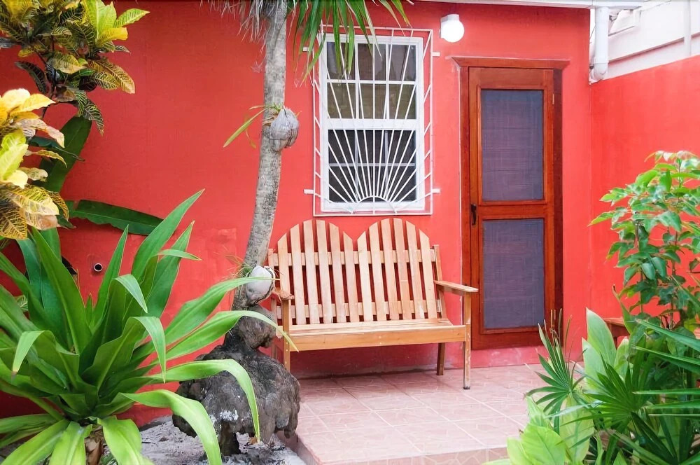 Canuck Cottage Studio Apartment
