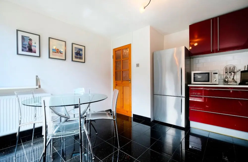 Spacious & Chic Central London Flat for 4