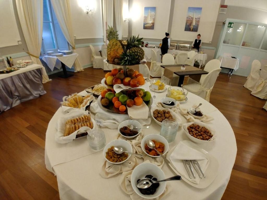 Отель Grand Hotel & Des Anglais