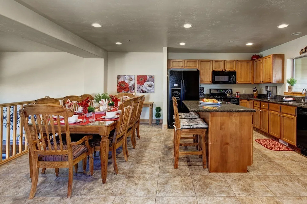 4BR/3.5BA Remarkable Bear Hollow Townhome by RedAwning