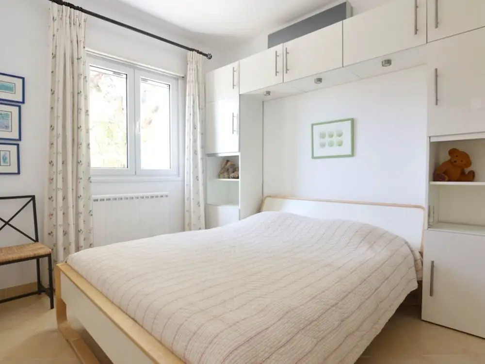 Beautiful villa on the bay of the cozy fishing village Finikounda, Peloponnese