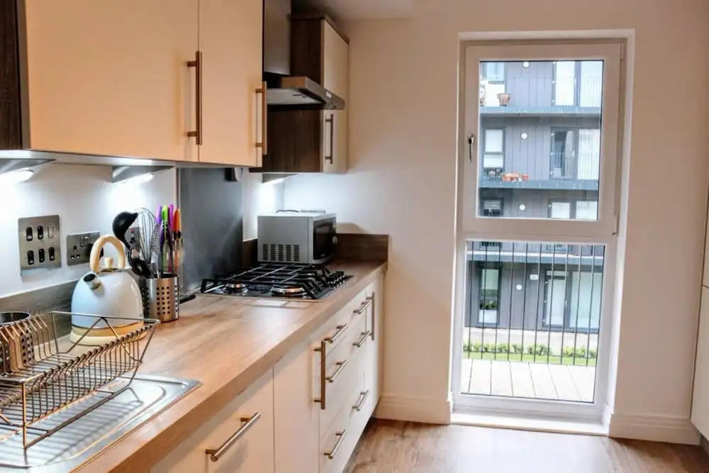 1 Bedroom Apartment With Free Parking Sleeps 2 in City Centre