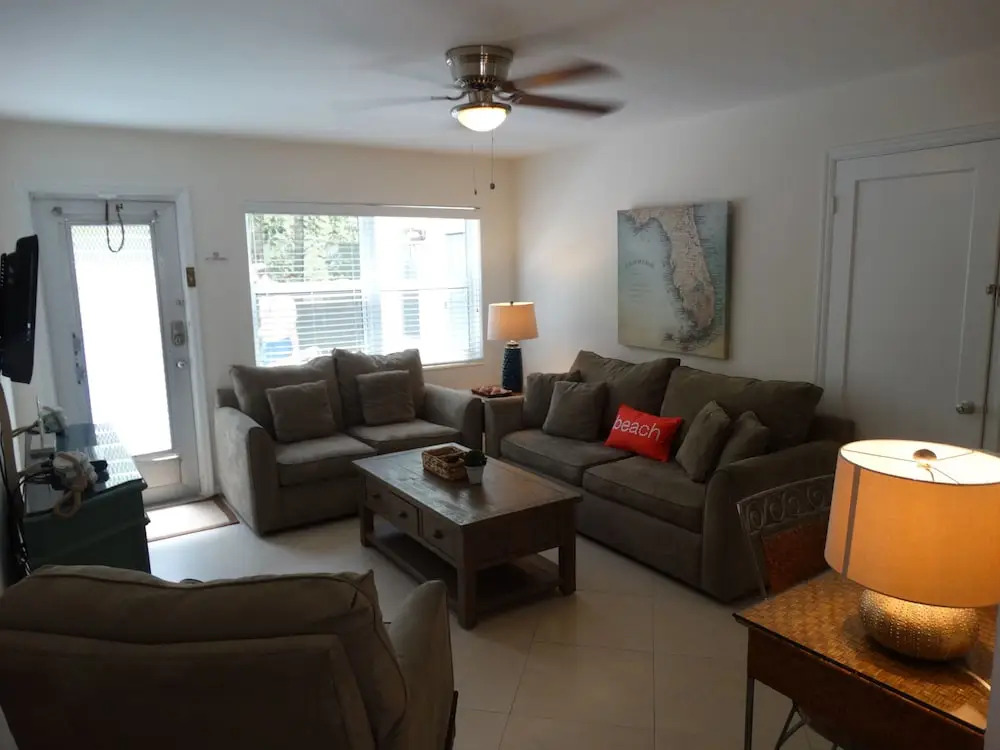 Sunny Shores Inn & Suites