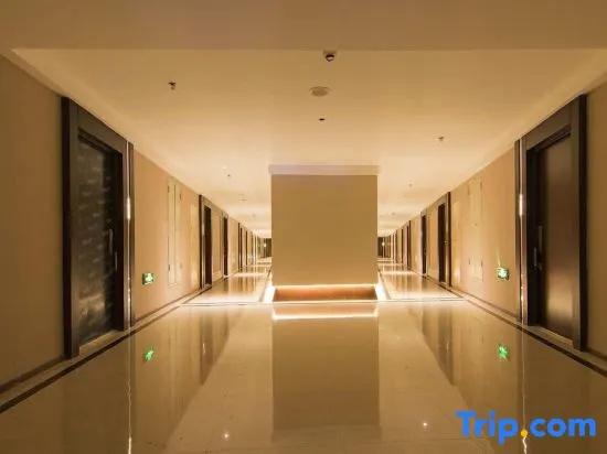 Sea Dream Seaview Hotel (Zhongshan Square Venice Water City)