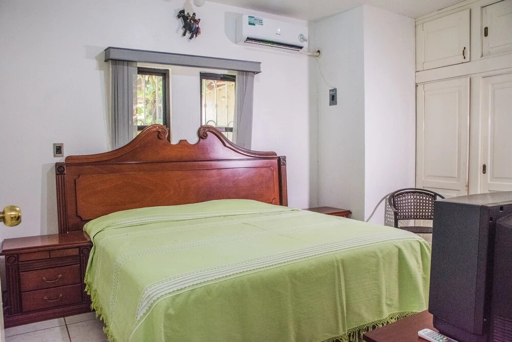 Casa Grande y Privada con Jardín