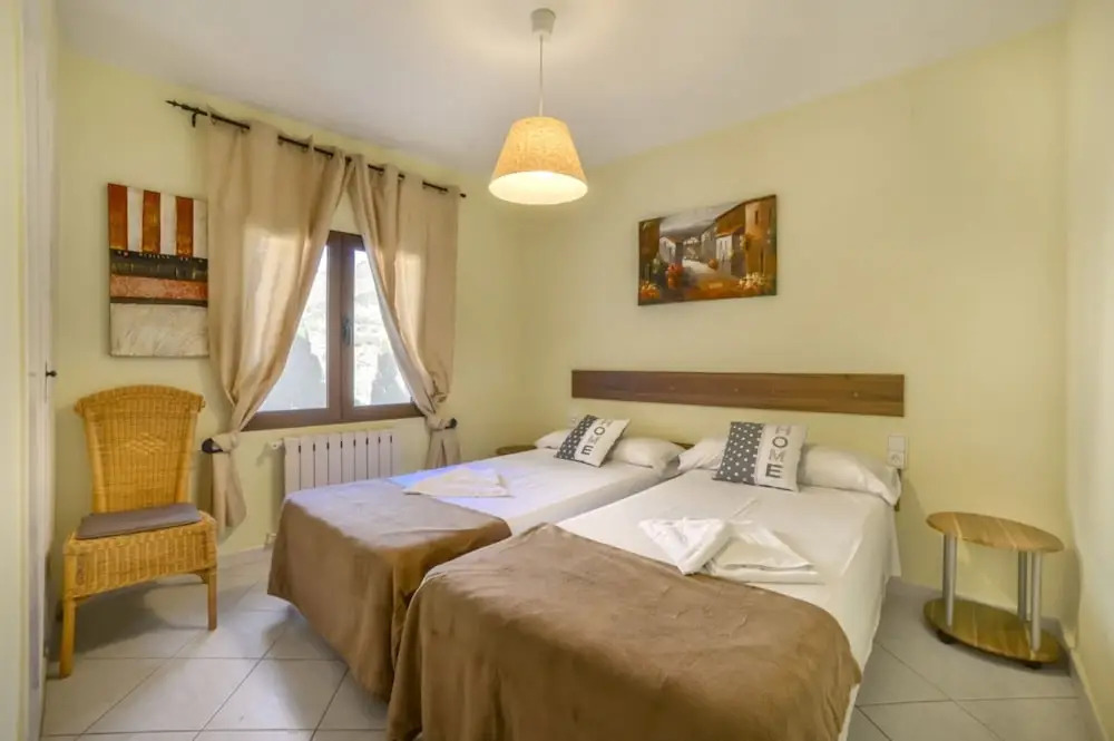Villa - 4 Bedrooms with Sea views - 104991