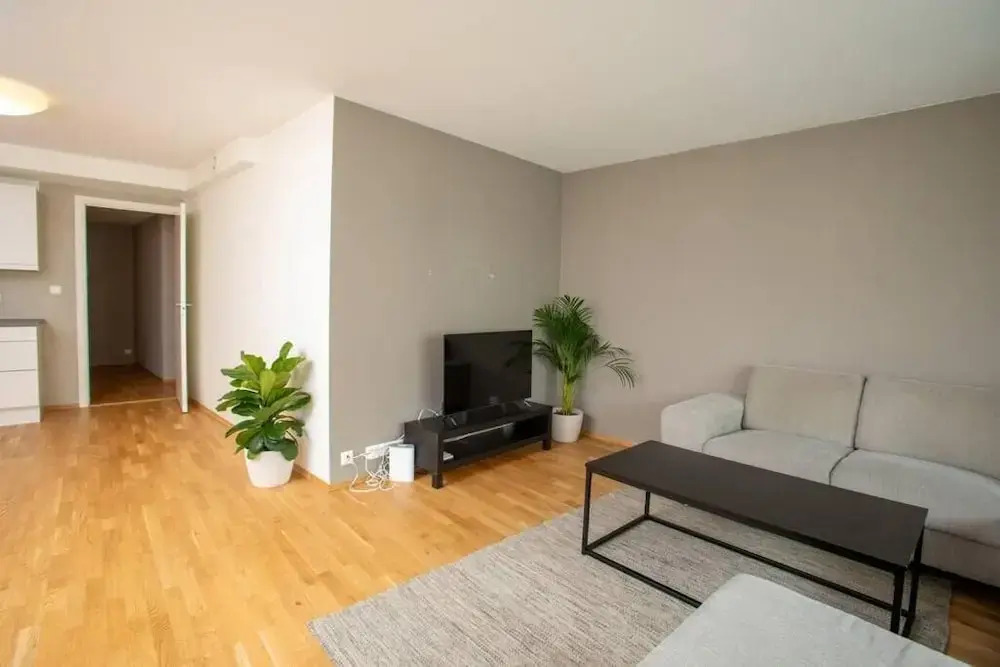3 Bedroom Apartment With Free Parking