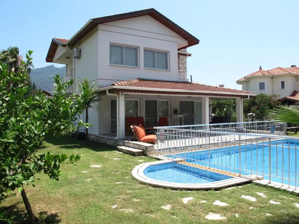 Crescent Villa