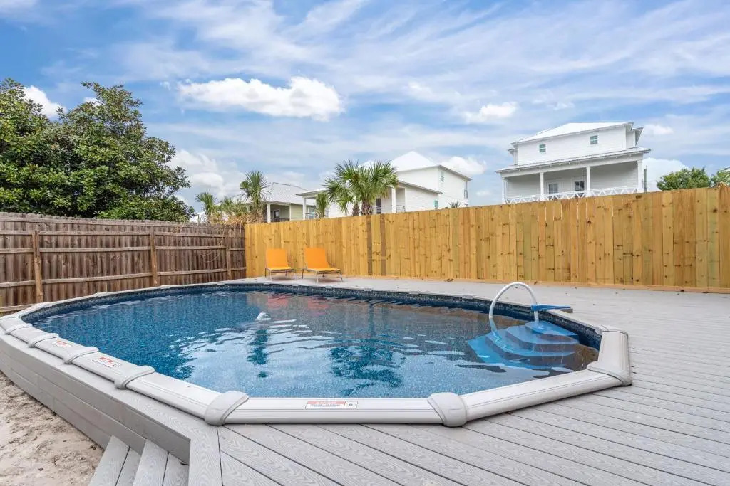 Zula Life Beach House, Sleeps 16, Private Heated Pool and Spa, 4min Walk To The Beach, Pets Welcome, Fenced Yard
