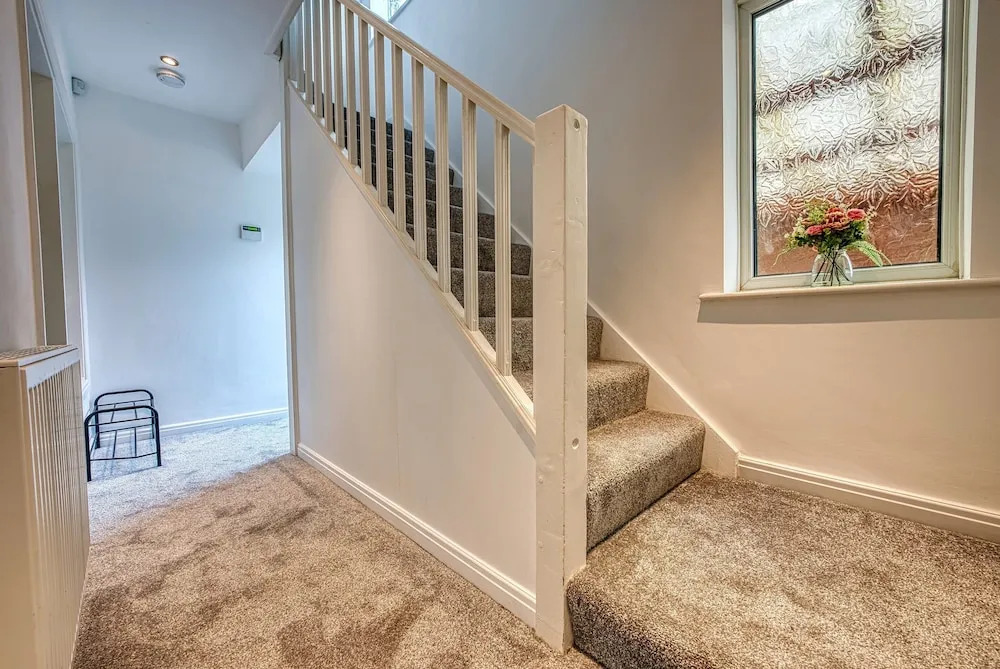 Modern 3BR House Wednesbury Garage
