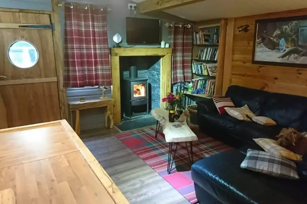 Sutton Coldfield 2-bed Caravan, Parking & Bar-b-q