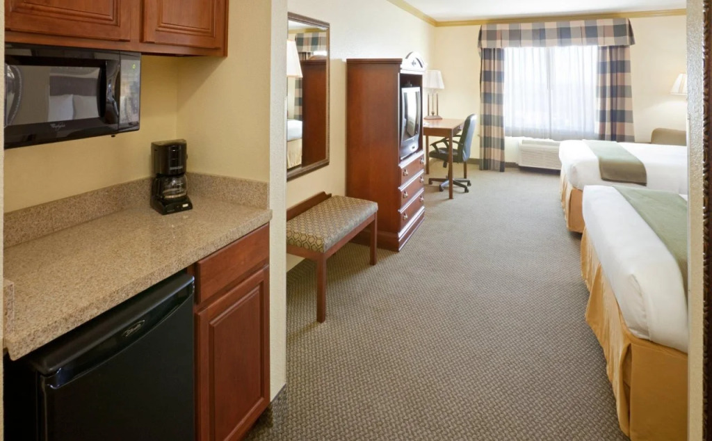 Holiday Inn Express & Suites Lake Worth by IHG