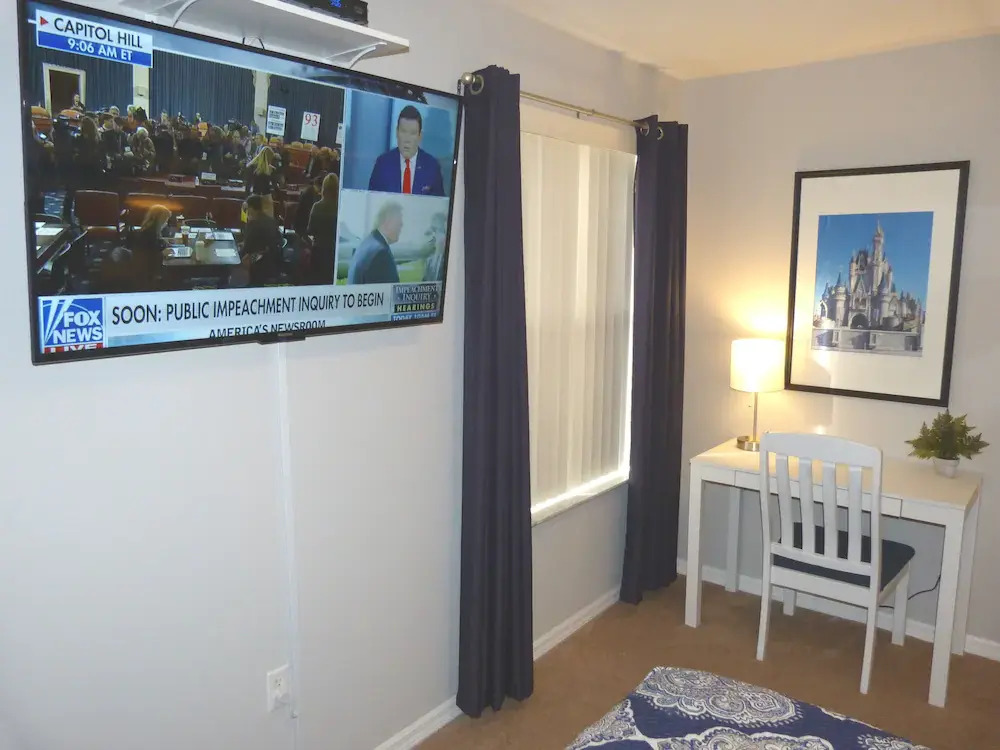 ​Near Theme Parks! Spectacular New 3 BR Home, Sleeps 7, Patio, Pool!