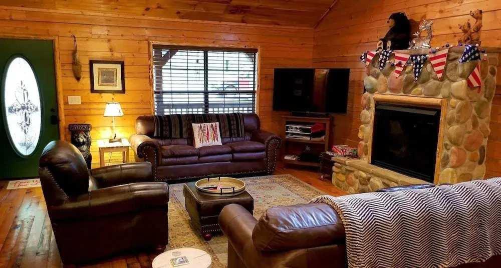 Leave It Behind 3 Bedroom Cabin by RedAwning