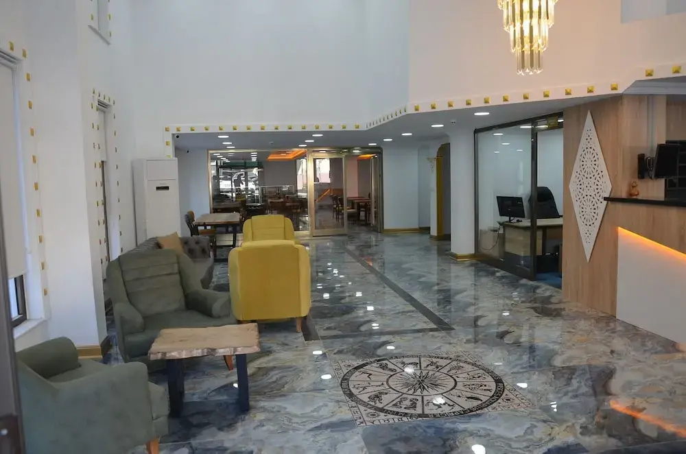 Piyes Otel