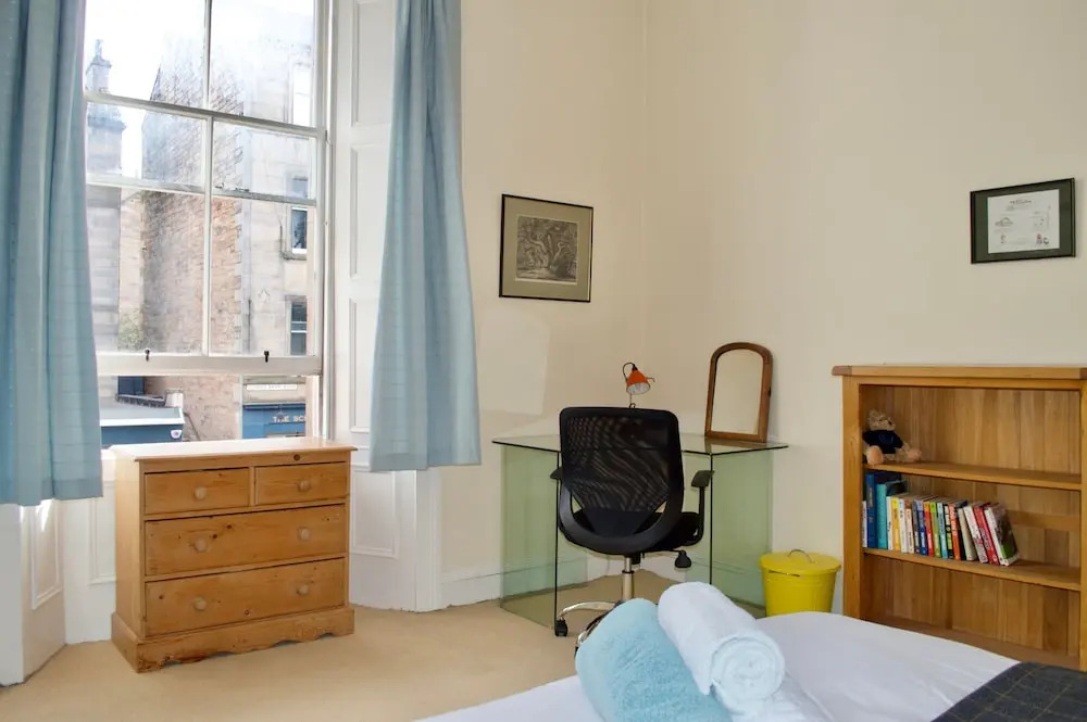 Spacious Flat in Central Stockbridge