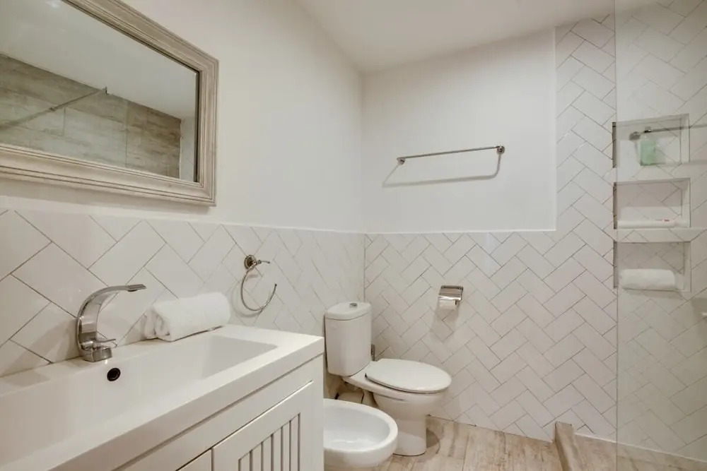 Cosy 3 Bed 2 Bath in Vibrant Eixample, Near Metro