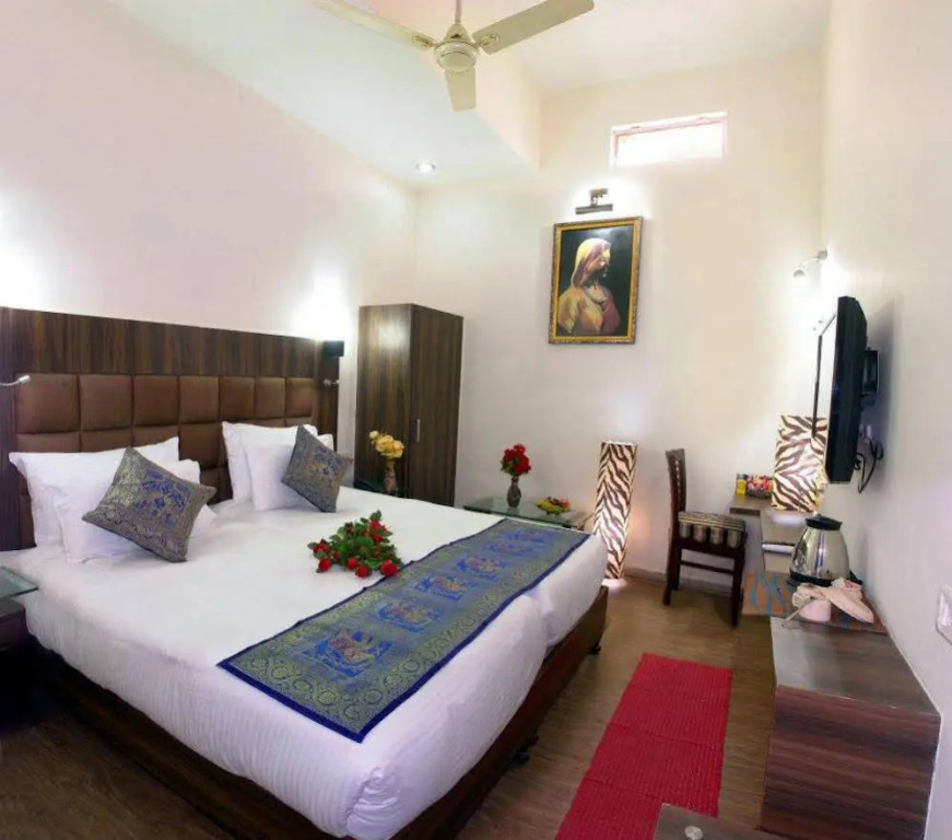 Dolphinn Agra