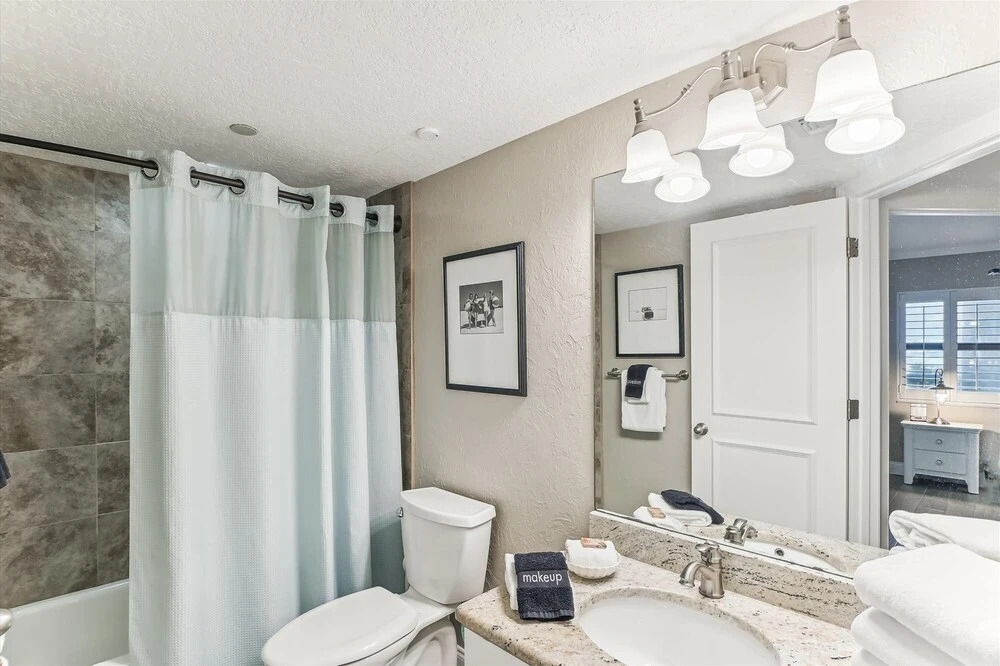 Inlet Reef 403 2 Bedroom Condo by RedAwning