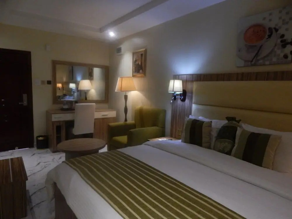 De Santiago Milan Hotel and Suites