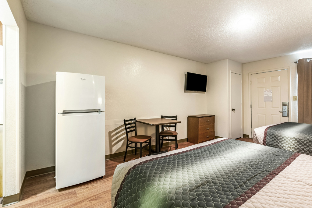 HomeTowne Studios by Red Roof Atlanta - Norcross Downtown