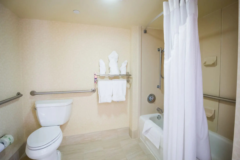 Atwell Suites Austin Airport by IHG