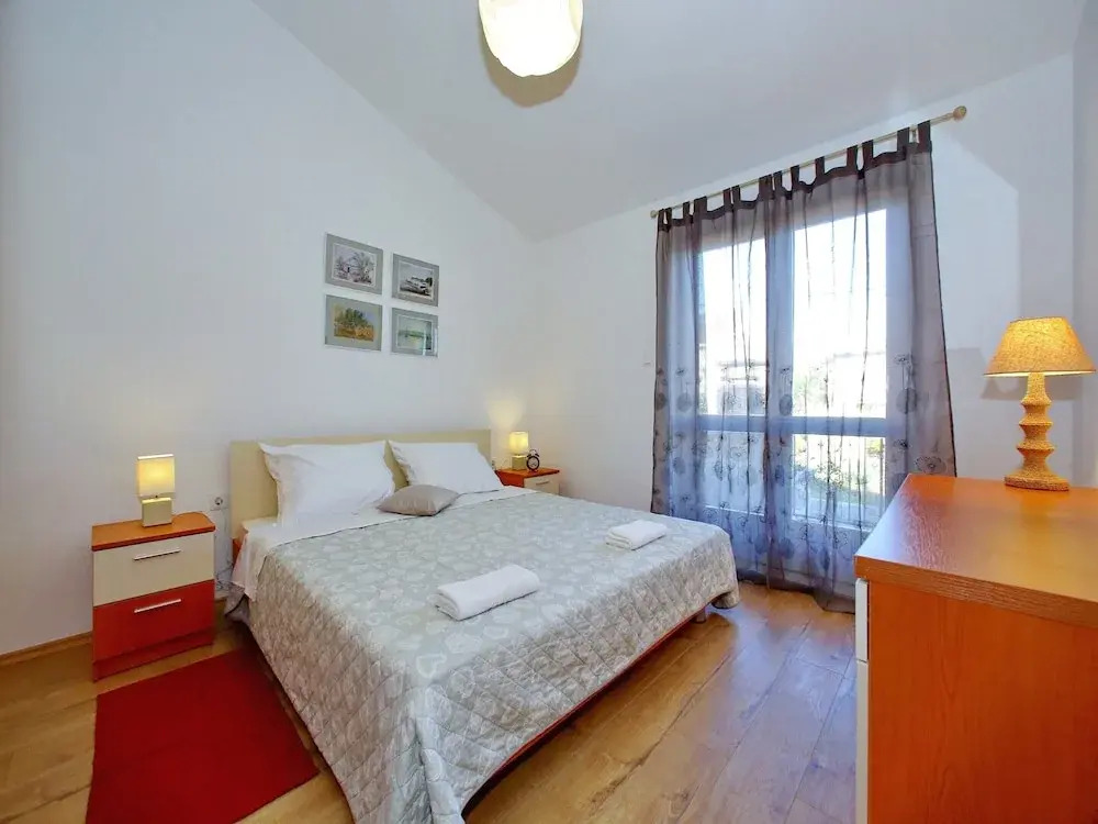 Modern Apartment With big Roofed Terrace, Garden, Near the Sea