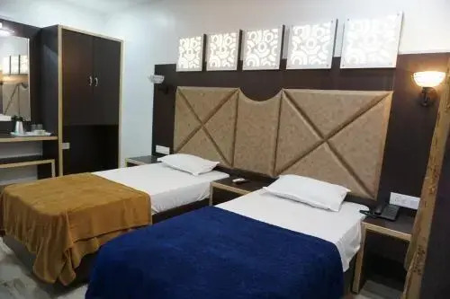 Hotel J J