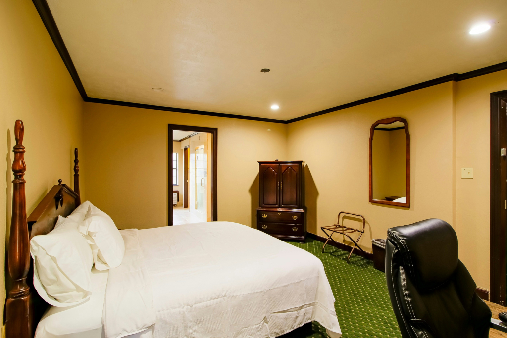 OYO Pinewood Inn & Suites Silsbee