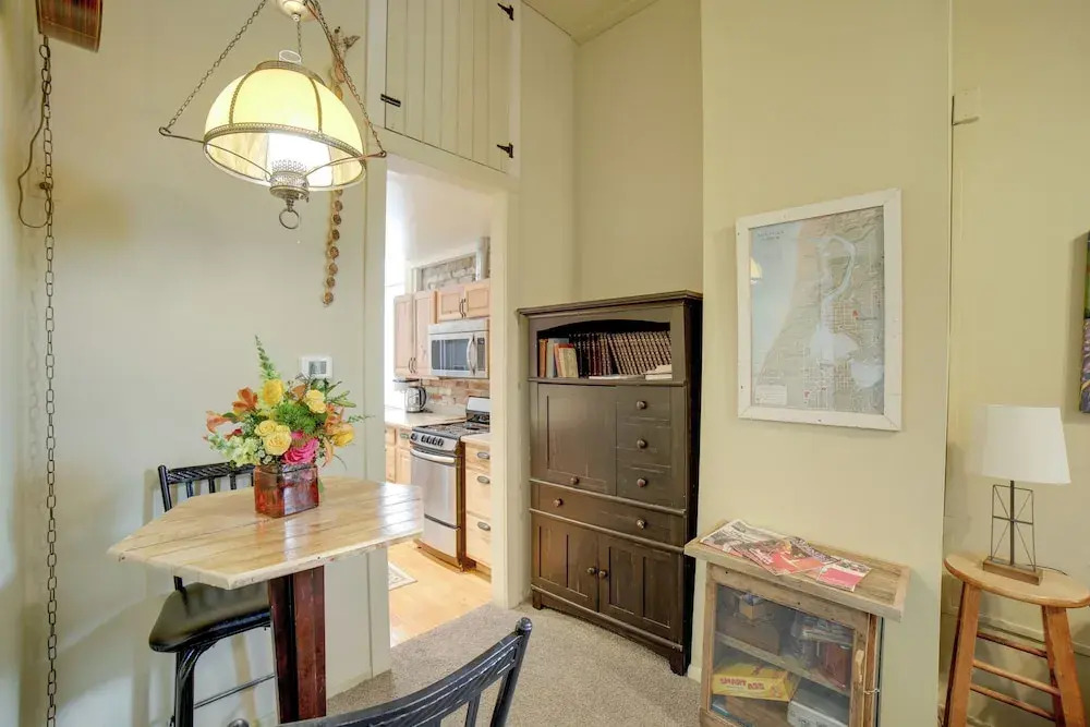 Walk to Water St & River: Quaint Saugatuck Apt