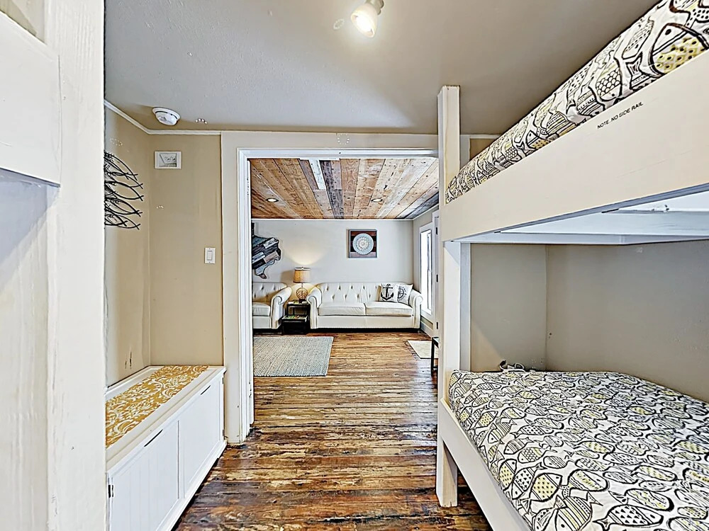 New Listing! Updated Rustic-chic Beach & Bay Haven 3 Bedroom Home