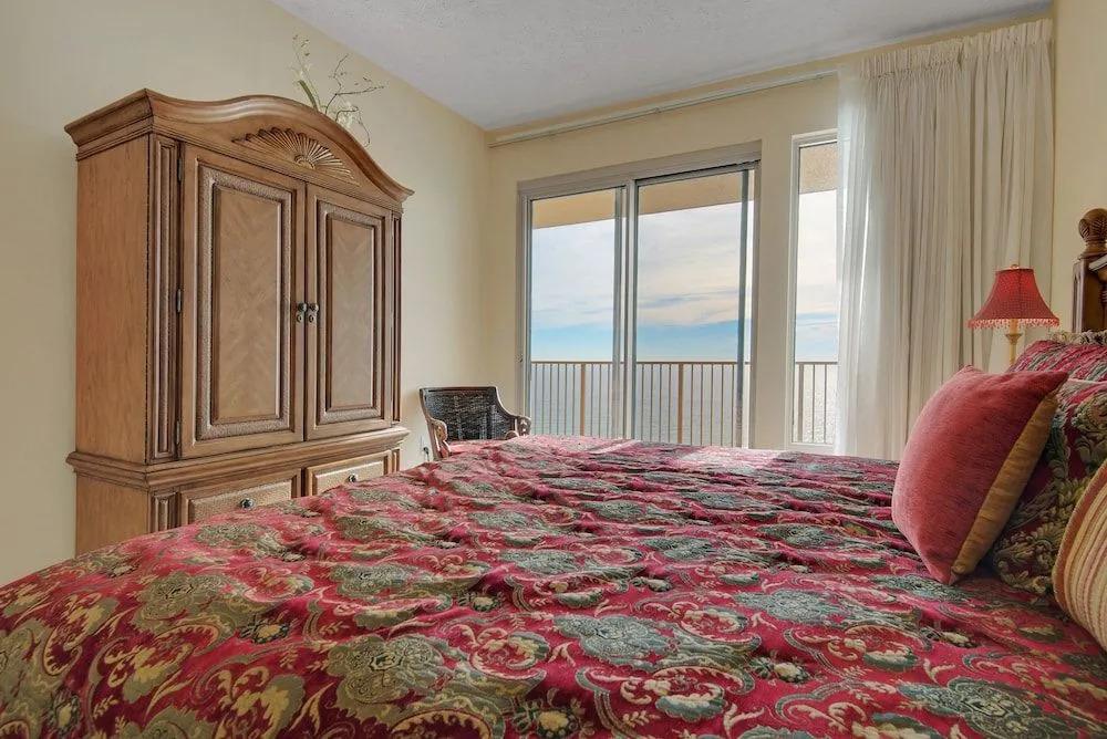 Spectacular Gulf front Condo with Beach and Picnic Area Access - Unit 1406 by RedAwning