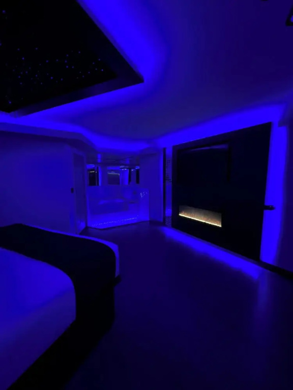 Imperial Suites, Adults Only