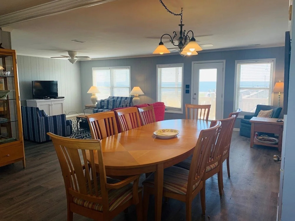 J Chalet - 4 Br Home