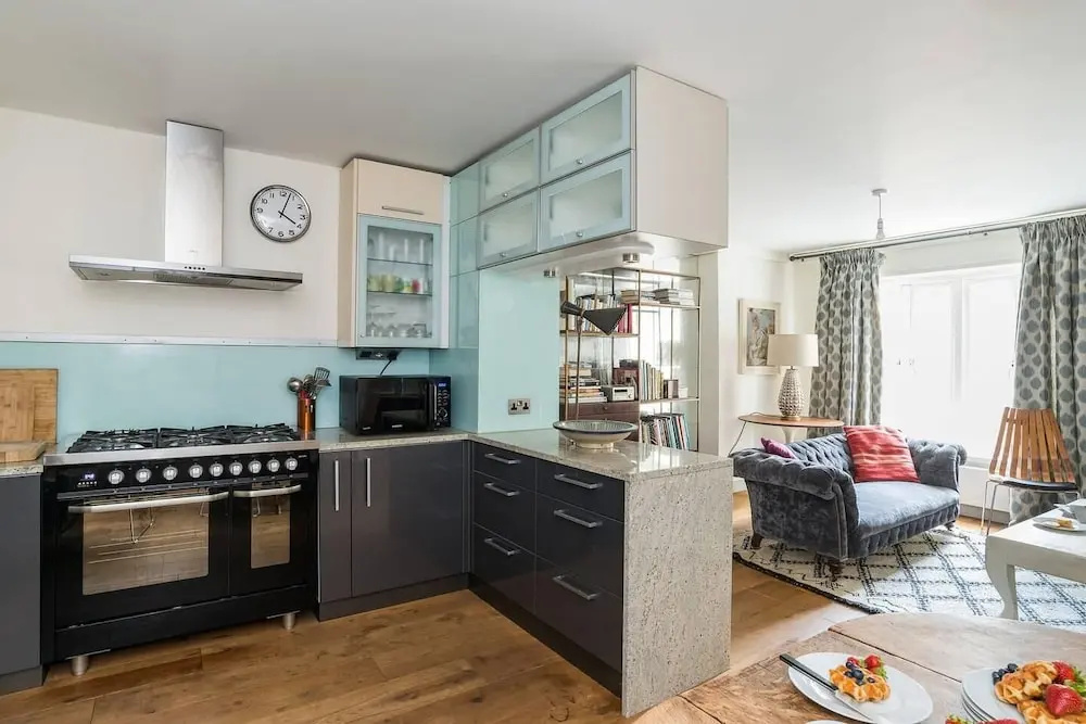 Gorgeous 3BR home near Portobello Road!
