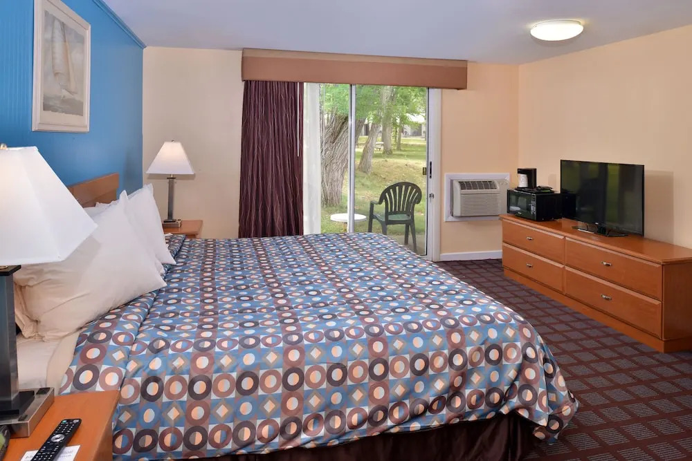 Blue Dolphin Inn