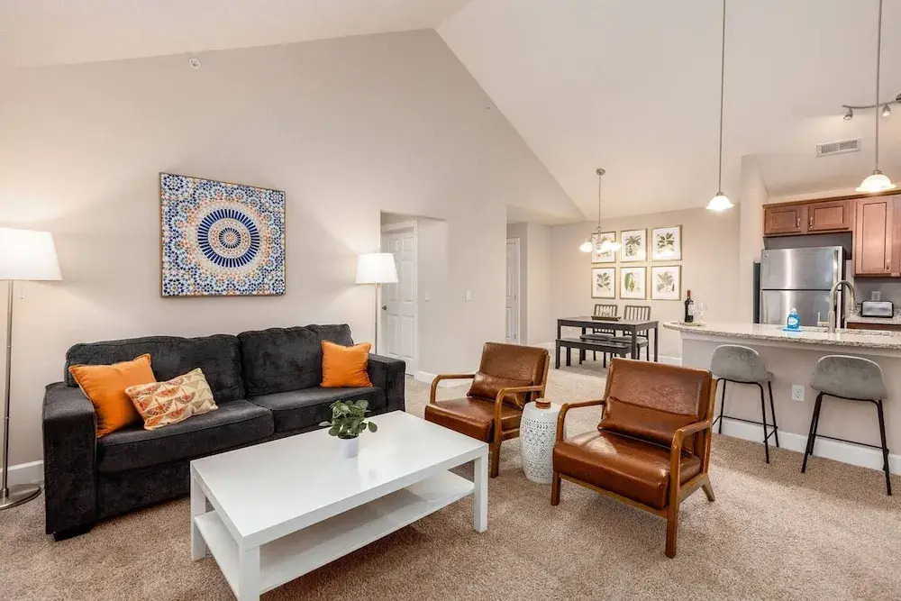 Woodland Penthouse 2BR W D Pool Gym Walkable