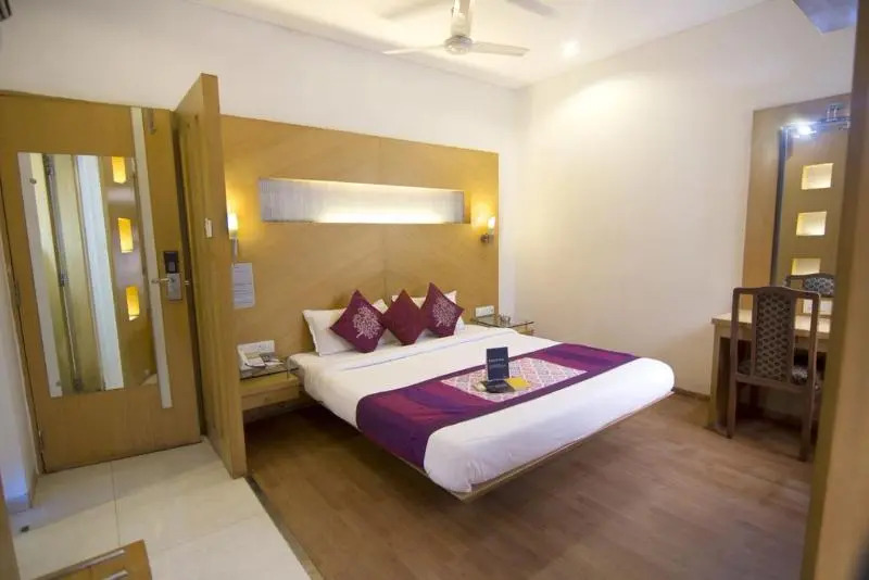 Rapid Lakme Executive Hotel