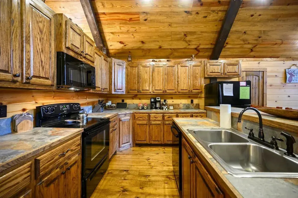 Whitetail Retreat Cabin for 13!