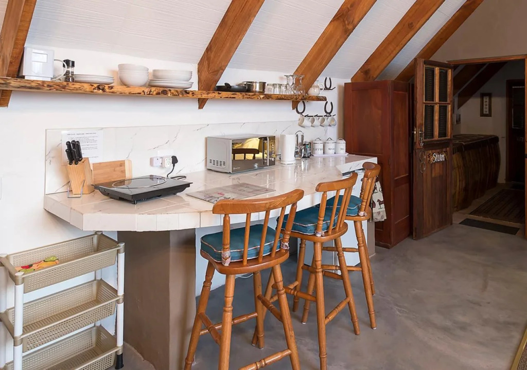 TNiqua Stable Inn