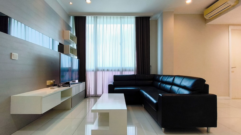 Spacious And Lavish 4Br At The Via And The Vue Ciputra World Apartment