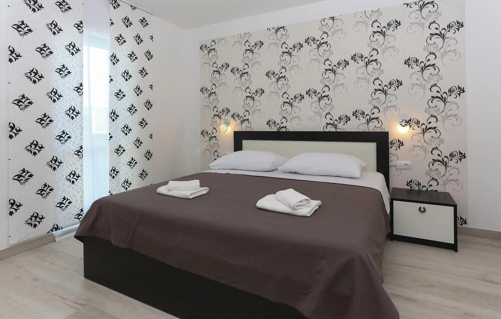 Stunning Home in Kastel Stafilic With Wifi and 6 Bedrooms