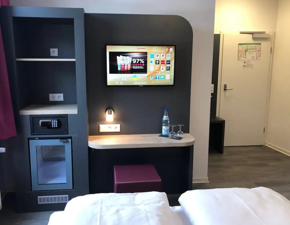 SMARTY Airport Cologne Hotel - KONTAKTLOSER SELF CHECK-IN