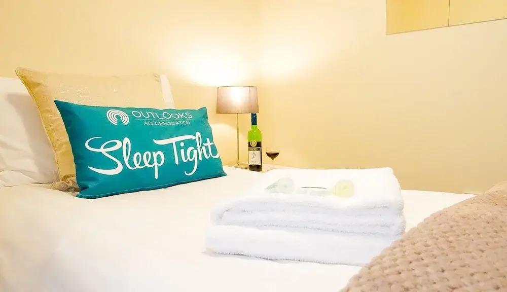 The Gathering Chester 1 – Sleeps 14 – Very Close to City Centre & Racecourse & Within Walls