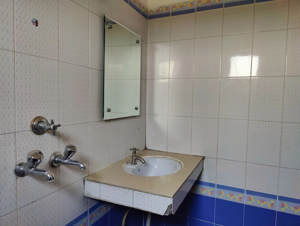Harish Guest House -Railway Station Road