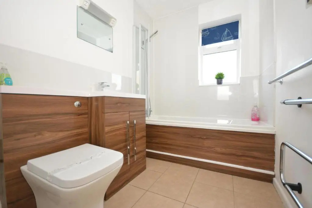 Beach Front 3 Bed Cottage and Hot Tub Kessingland